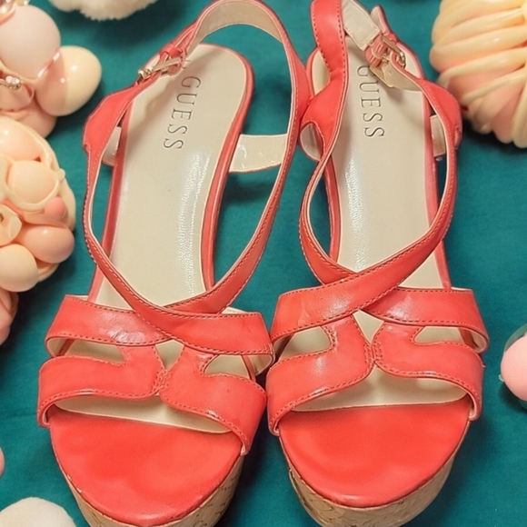 Guess scrappy pattend Leather corked heals woman's size 8.5 - Picture 5 of 6